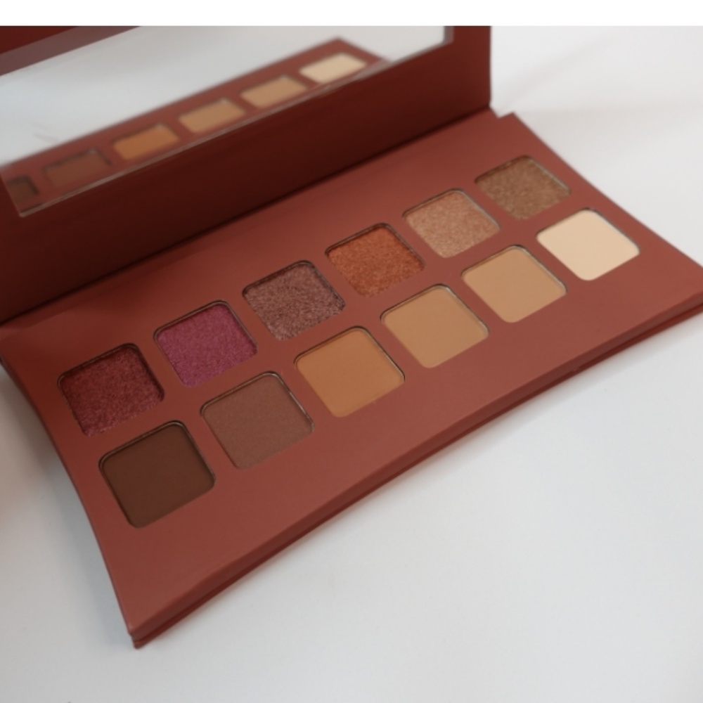 ILLAMASQUA Unveiled Artistry Palette